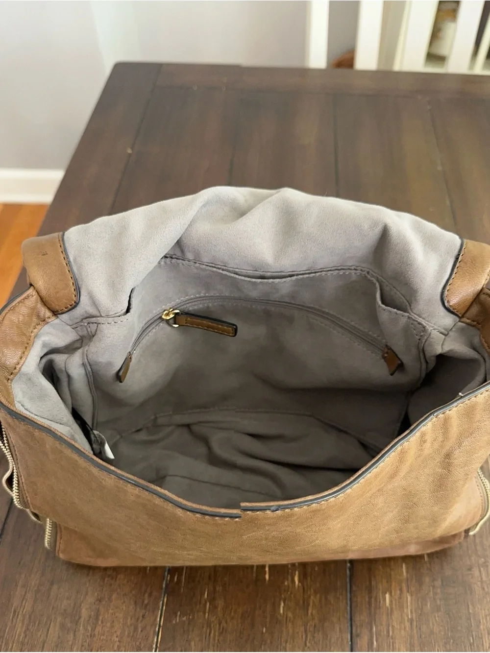Vince Camuto Zelos flap messenger bag
